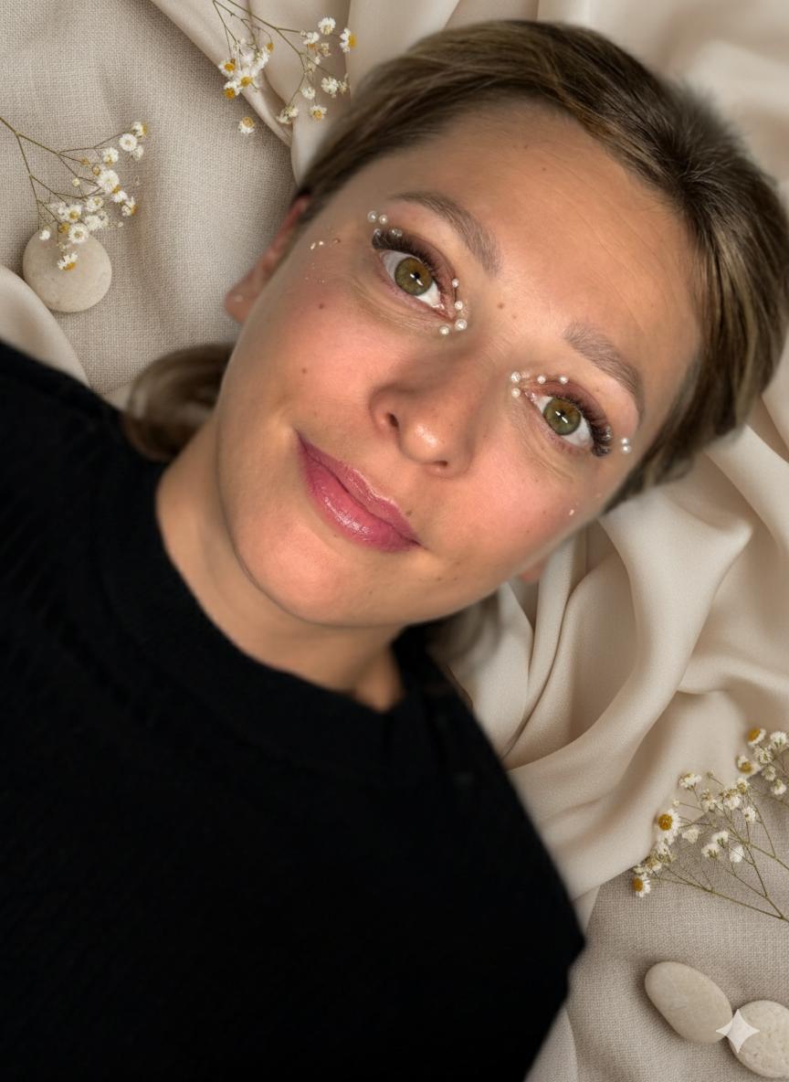 Volume russe parfait adapté au visage et au regard, pose de concours sur le barp